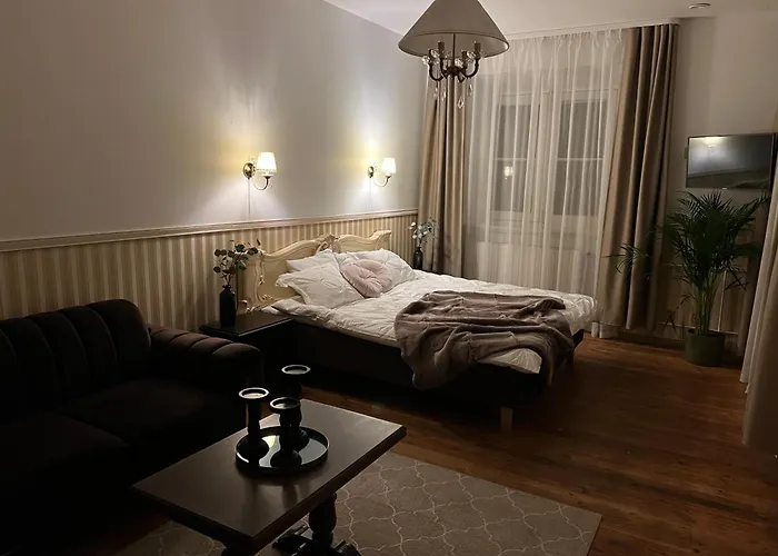 Saku Mois & Saku Manor