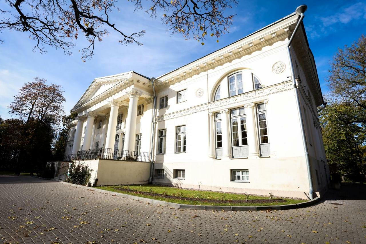 Mois & Manor Hotel *