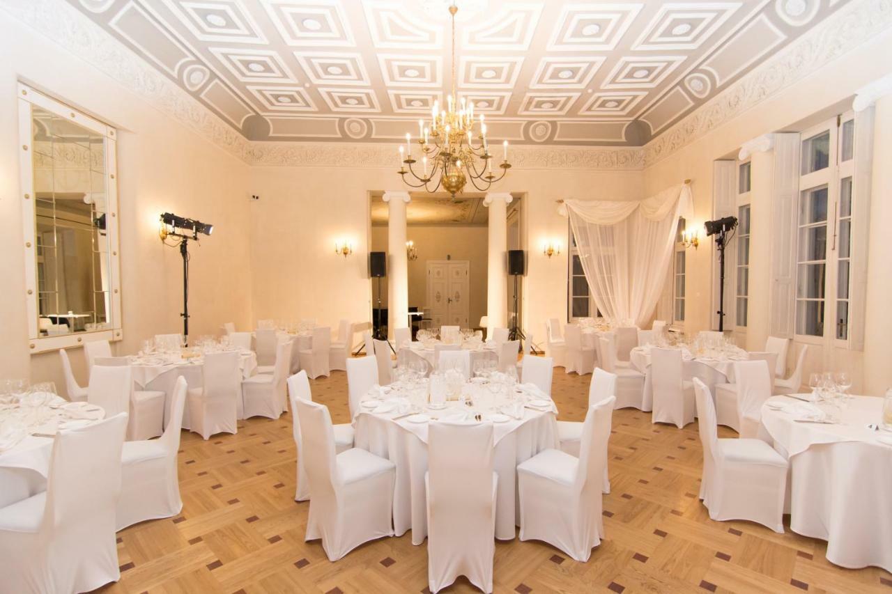 Mois & Manor Hotel *